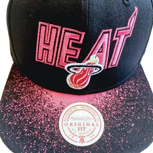 Mitchell & Ness Mens Miami Heat Snapback Hat Cap Adjustable Spray Paint Black - Picture 2 of 7